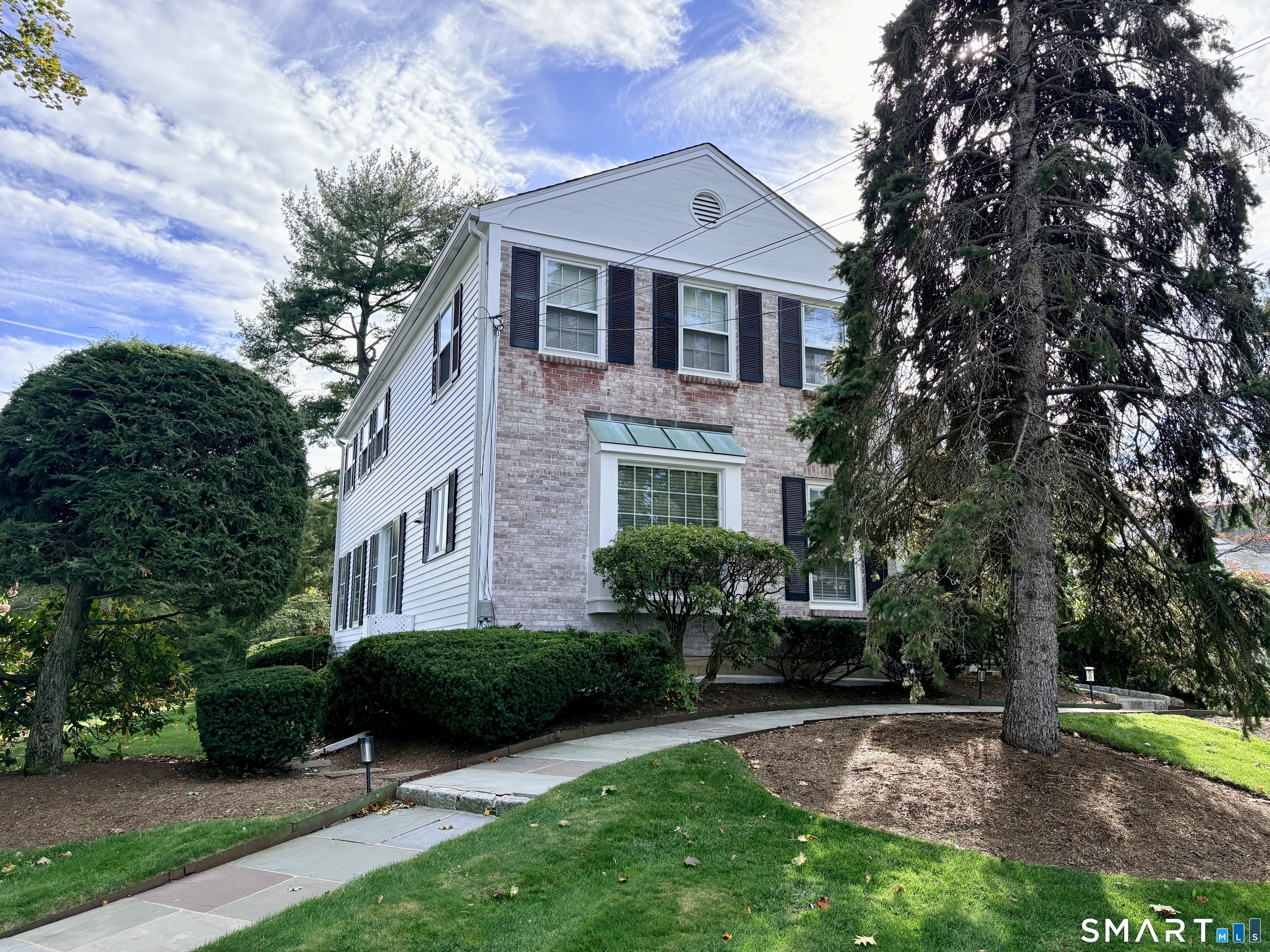 32 Bank Street, New Canaan, Connecticut photo 2