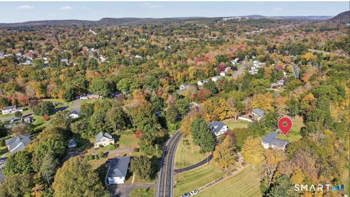 2 Davis Road photo 37
