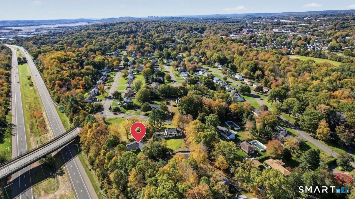 2 Davis Road photo 38