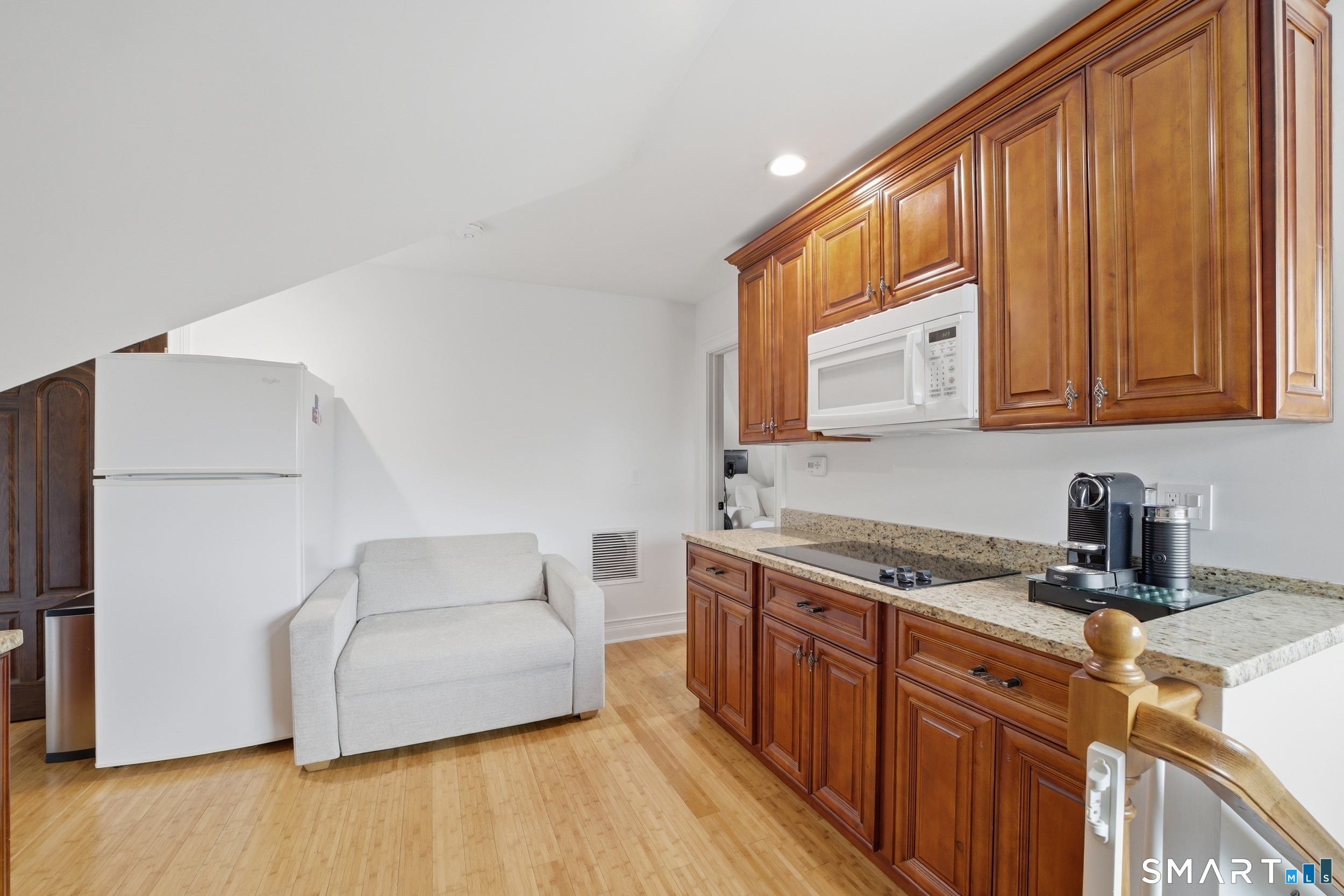 128 Van Buskirk Avenue — photo 18