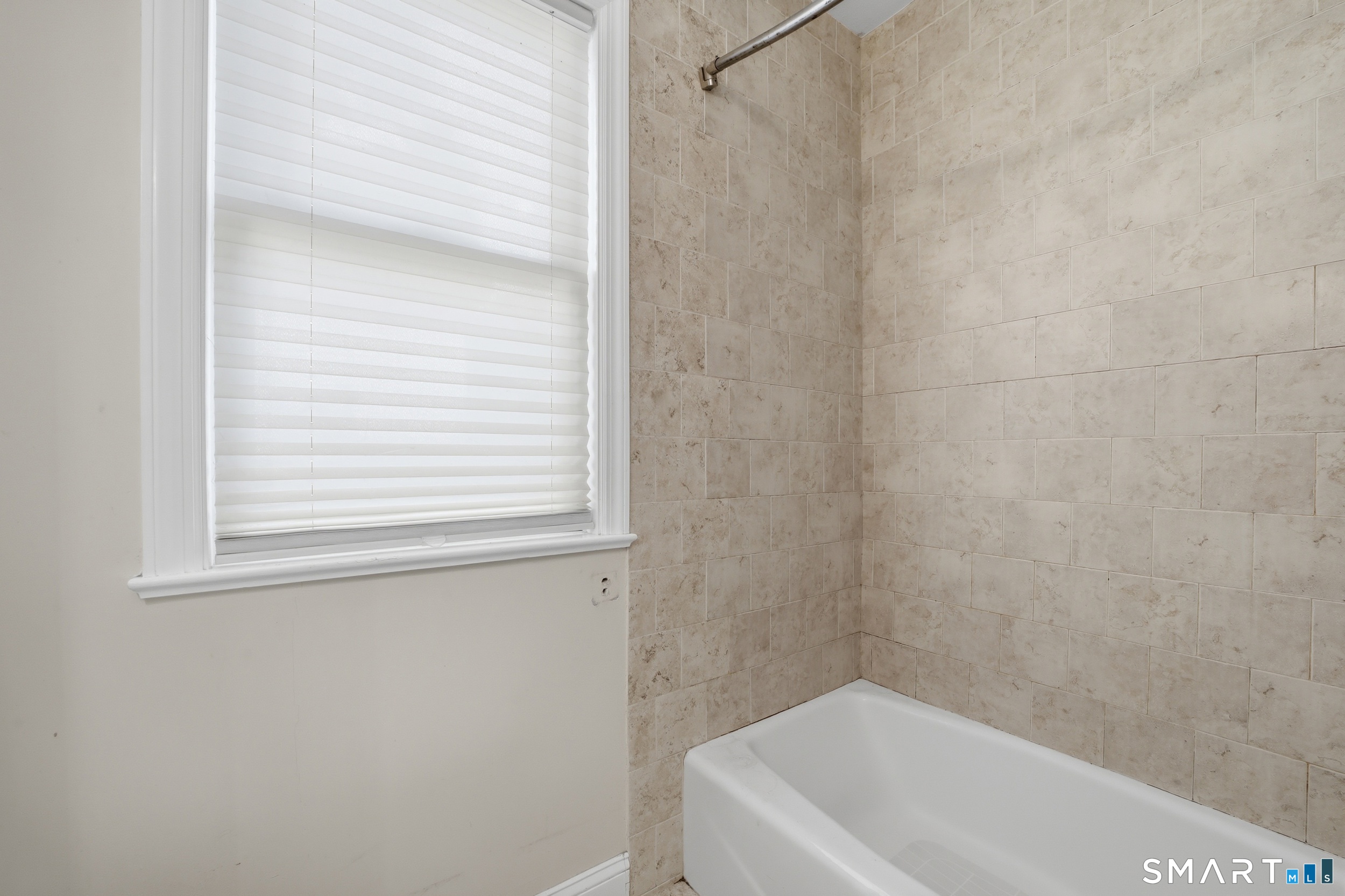 128 Van Buskirk Avenue — photo 32