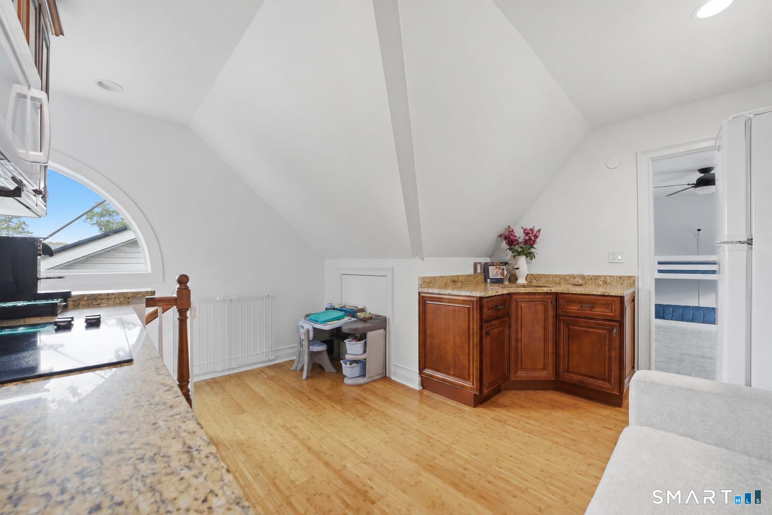 128 Van Buskirk Avenue — photo 19