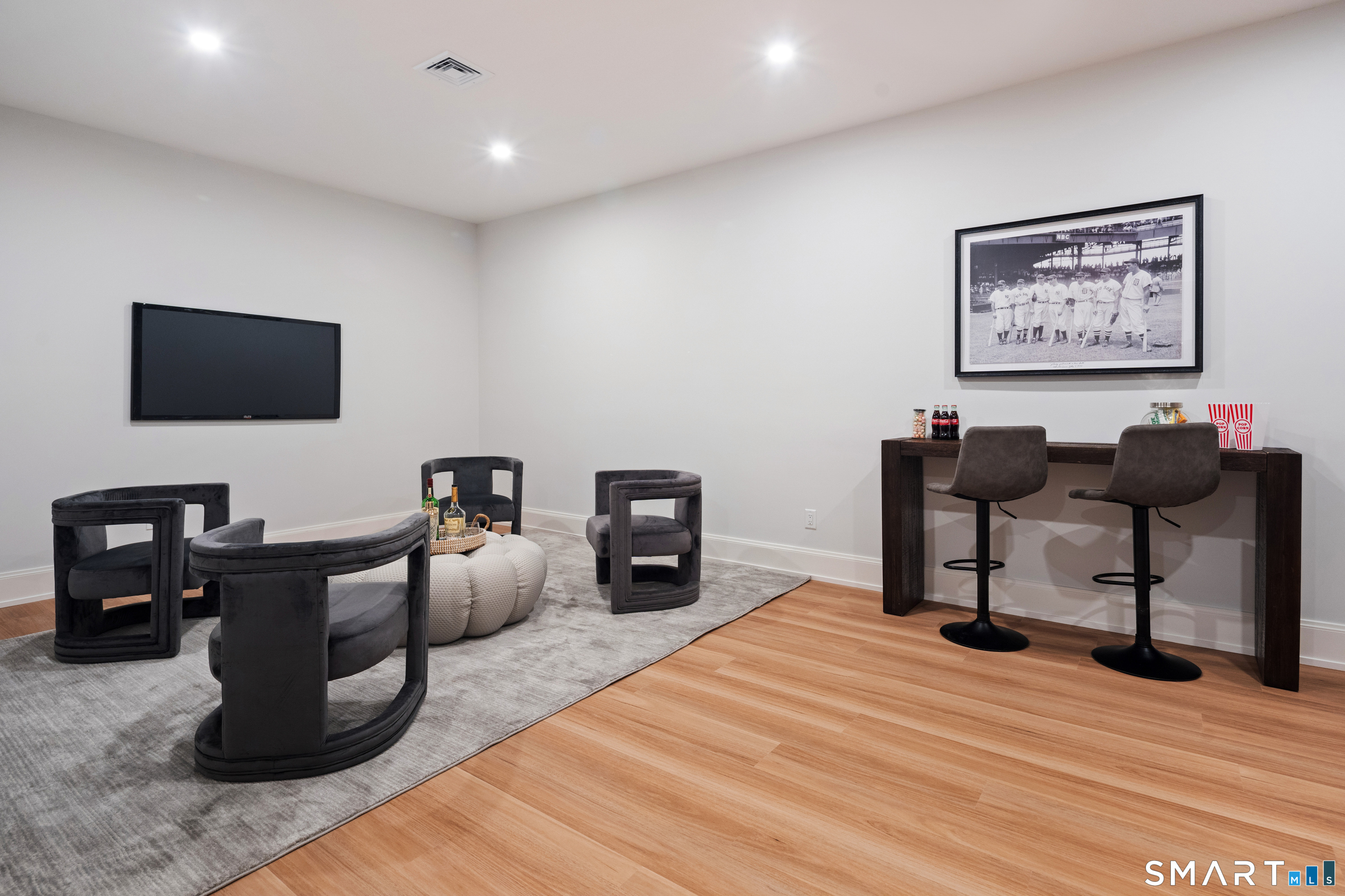 8 Hickory Drive photo 32