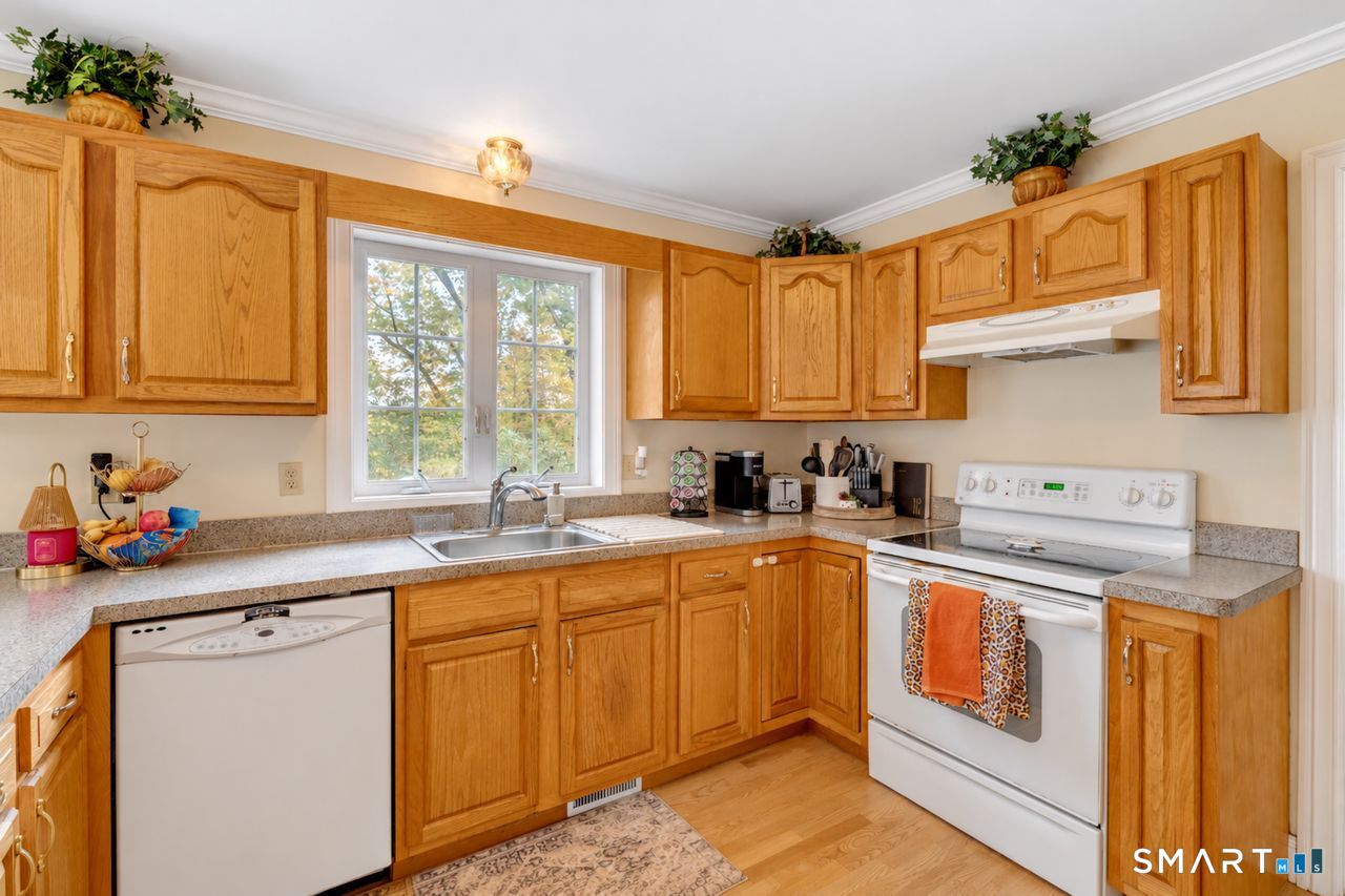 70 Cedar Lane photo 10