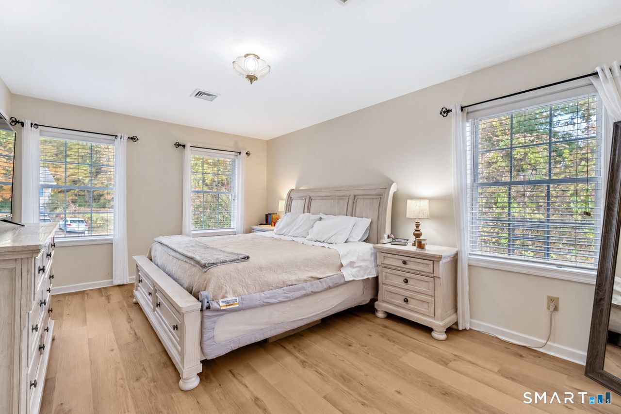 70 Cedar Lane photo 18