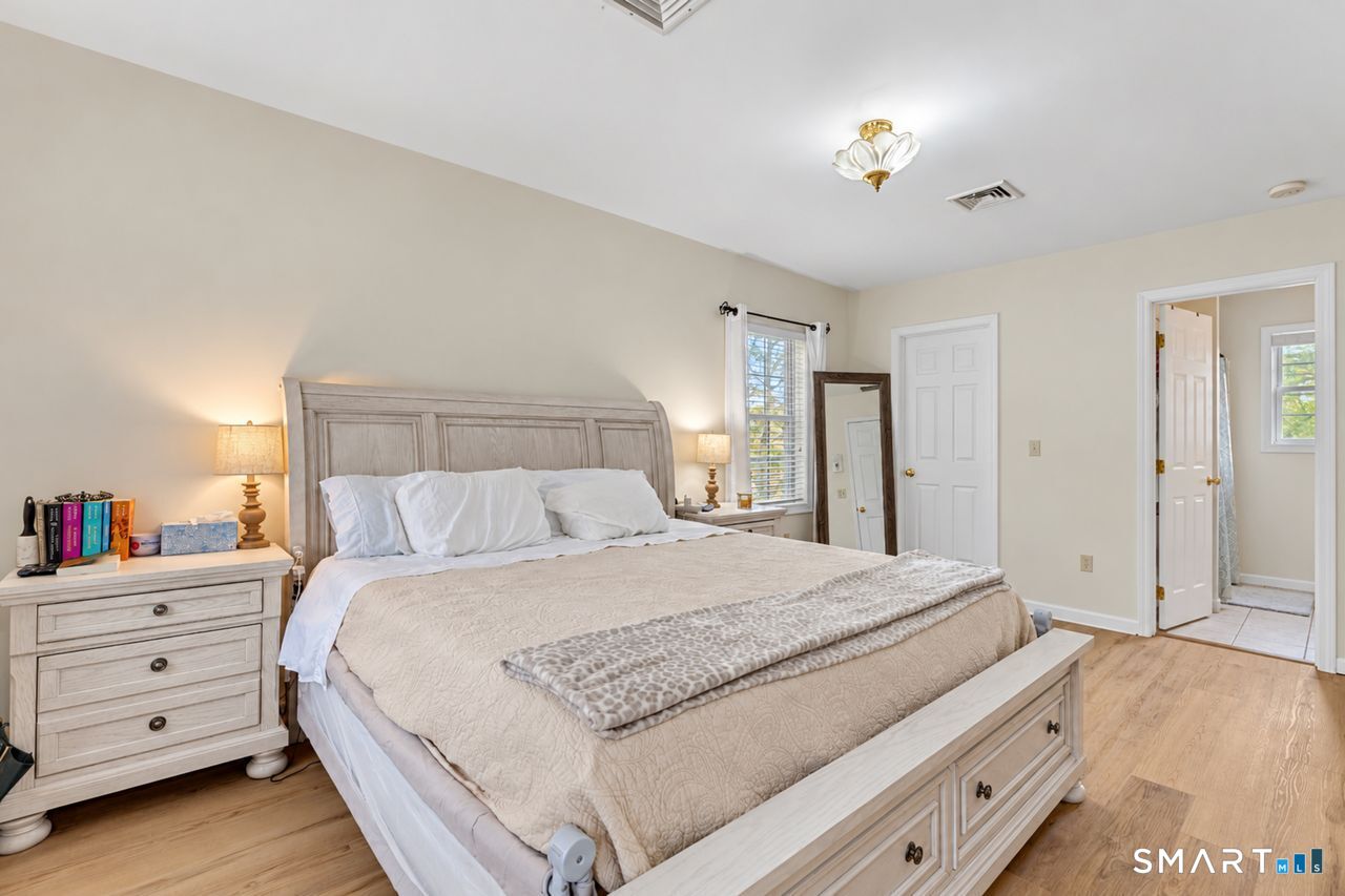 70 Cedar Lane photo 19