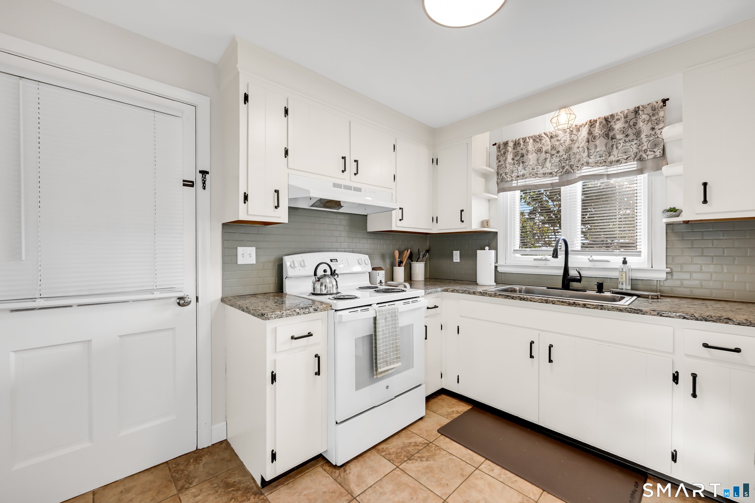 24 Dean Drive photo 16