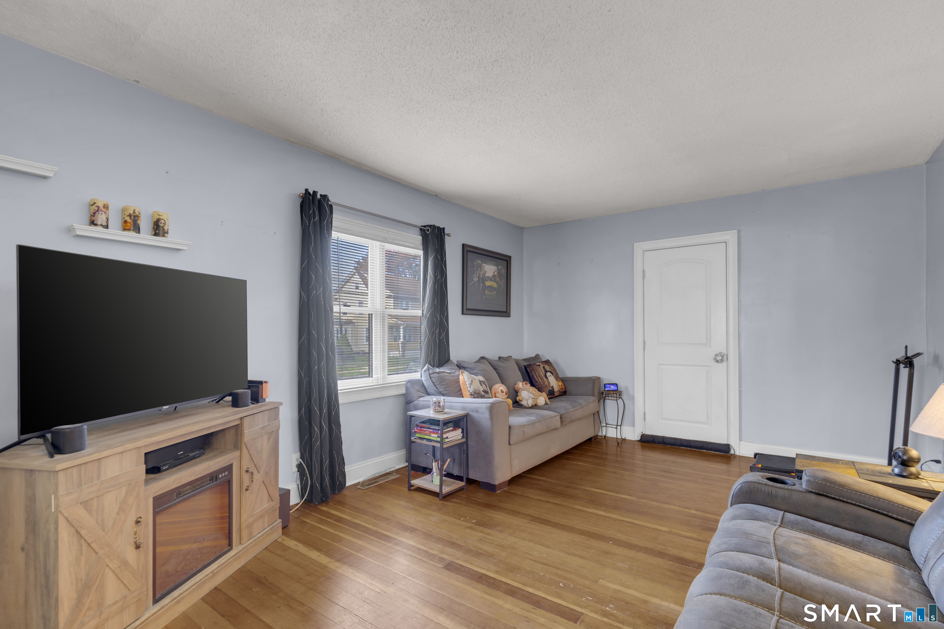 Photo 3 of Single family home for sale at 41 N Pearl St, Meriden, CT 06450 | MLS# 24216791 | Listing updated on 2026-10-28