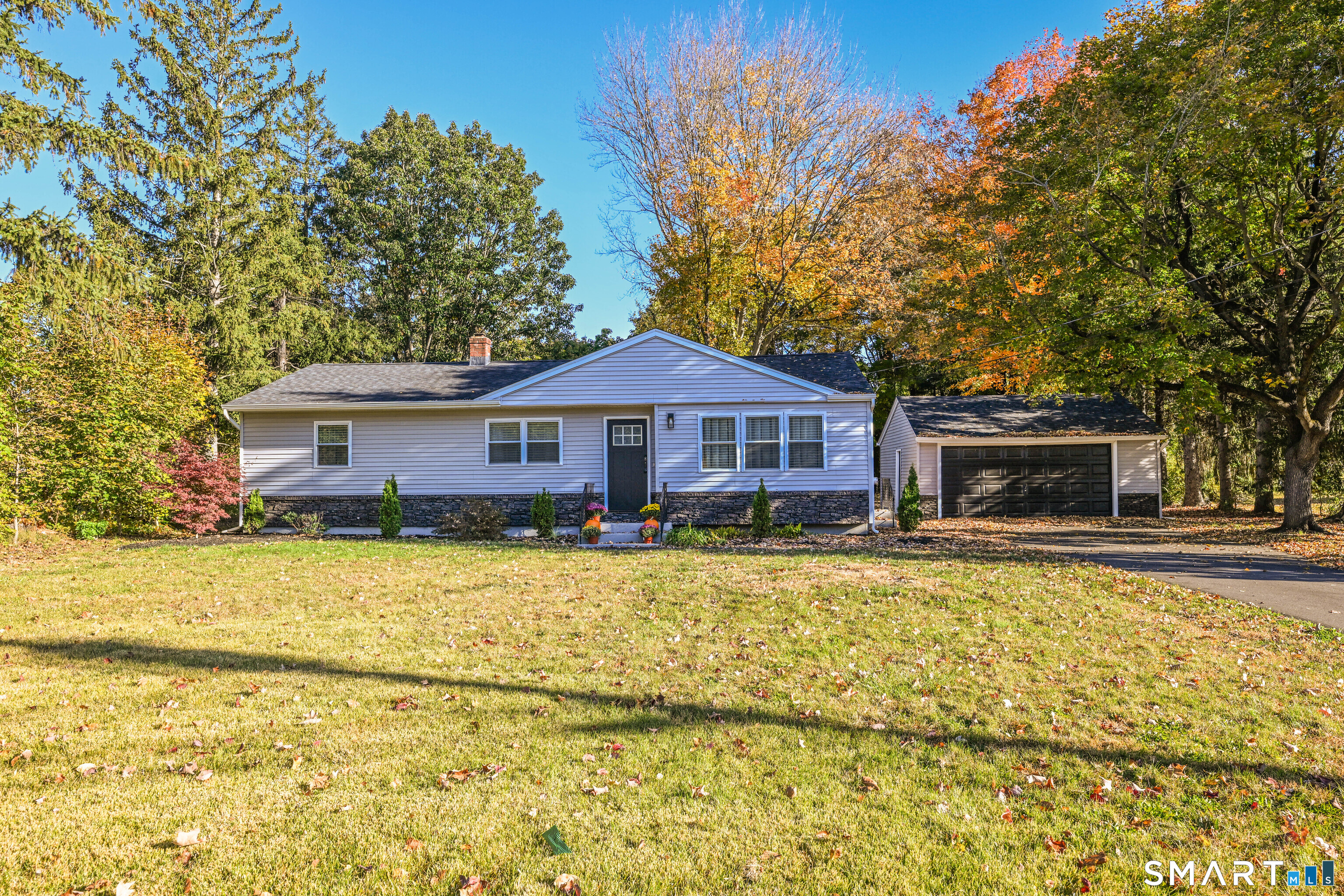 Single family home for sale at 6 Manor Ct, North Haven, CT 06473 | MLS# 24215499
