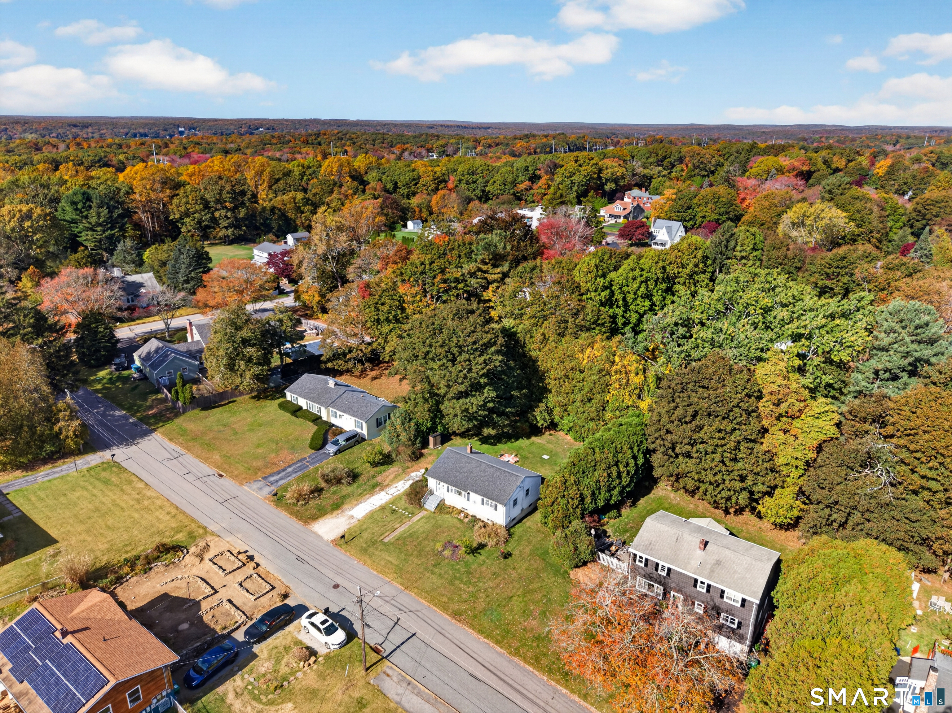 Photo 4 of Single family home for sale at 6 Hilltop Ter, Waterford, CT 06385 | MLS# 24215585 | Listing updated on 2026-10-30