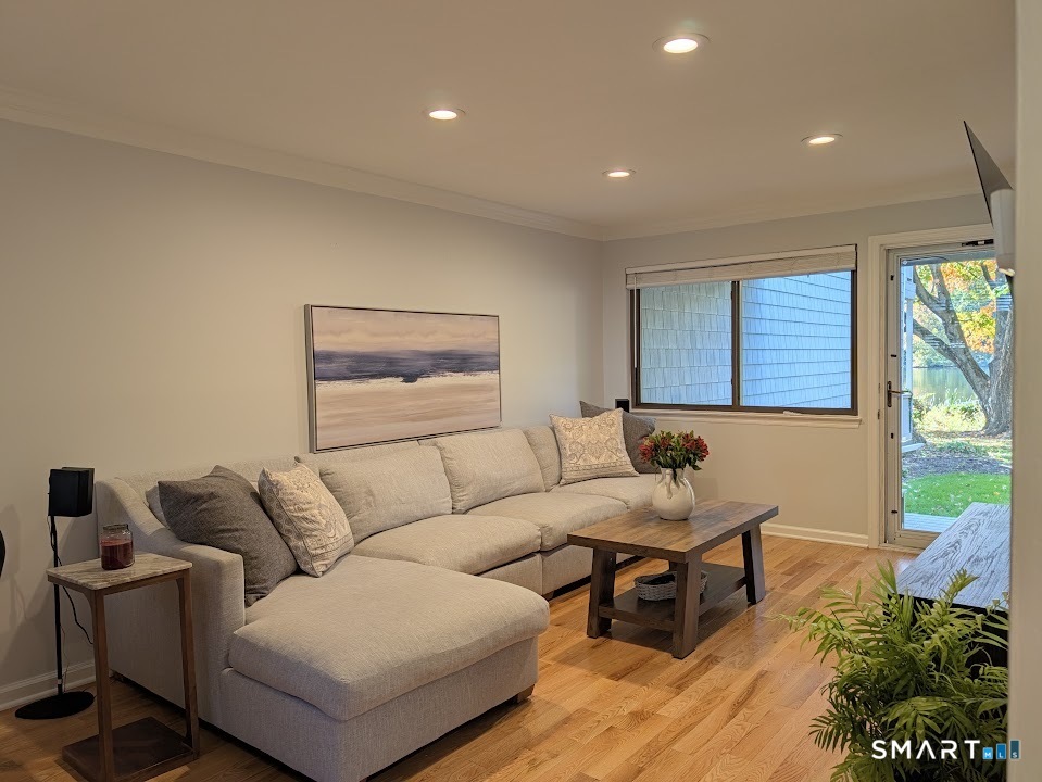 70 Rowayton Woods Drive, Norwalk, Connecticut photo 2