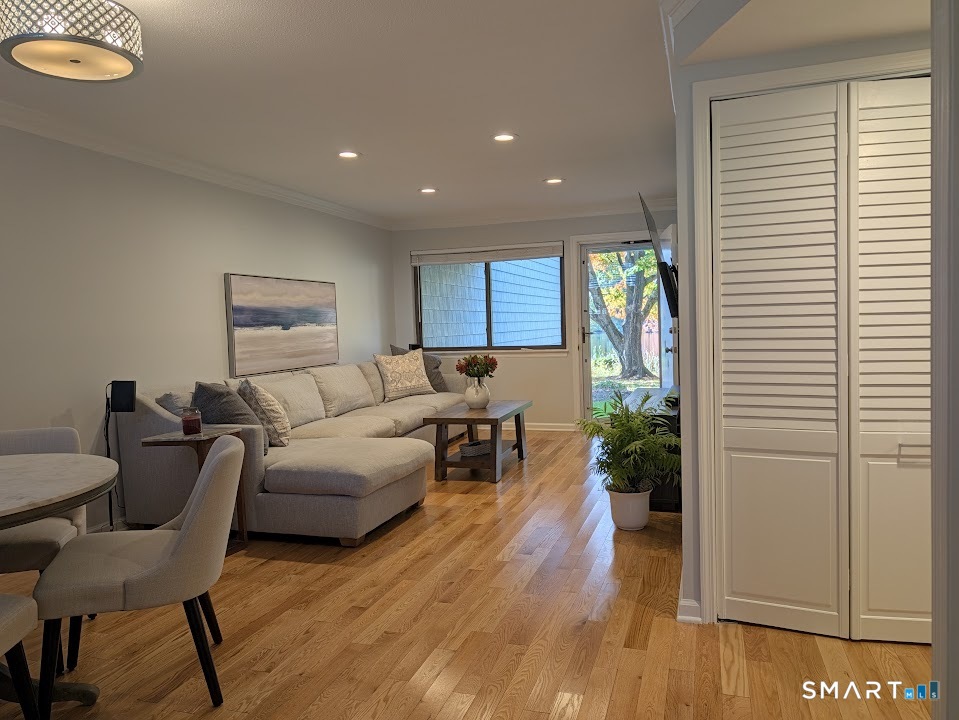 70 Rowayton Woods Drive, Norwalk, Connecticut photo 3