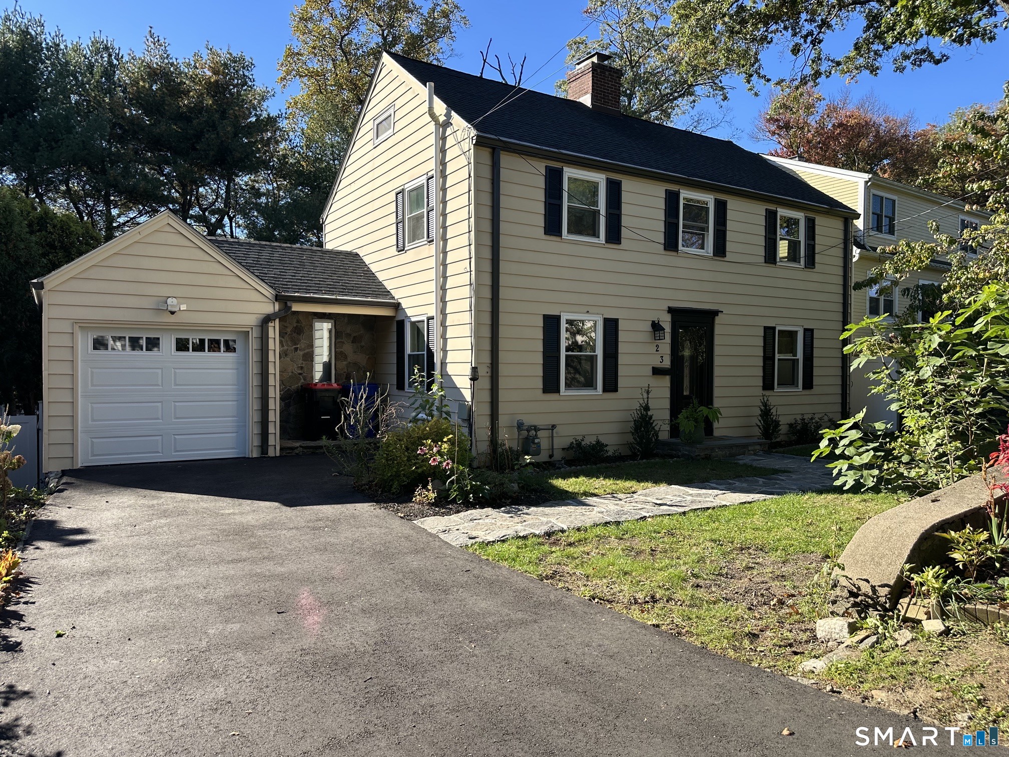 Photo 1 of Single family home for sale at 23 Richmond Hl Rd, Norwalk, CT 06854 | MLS# 24217138 | Listing updated on 2026-10-29