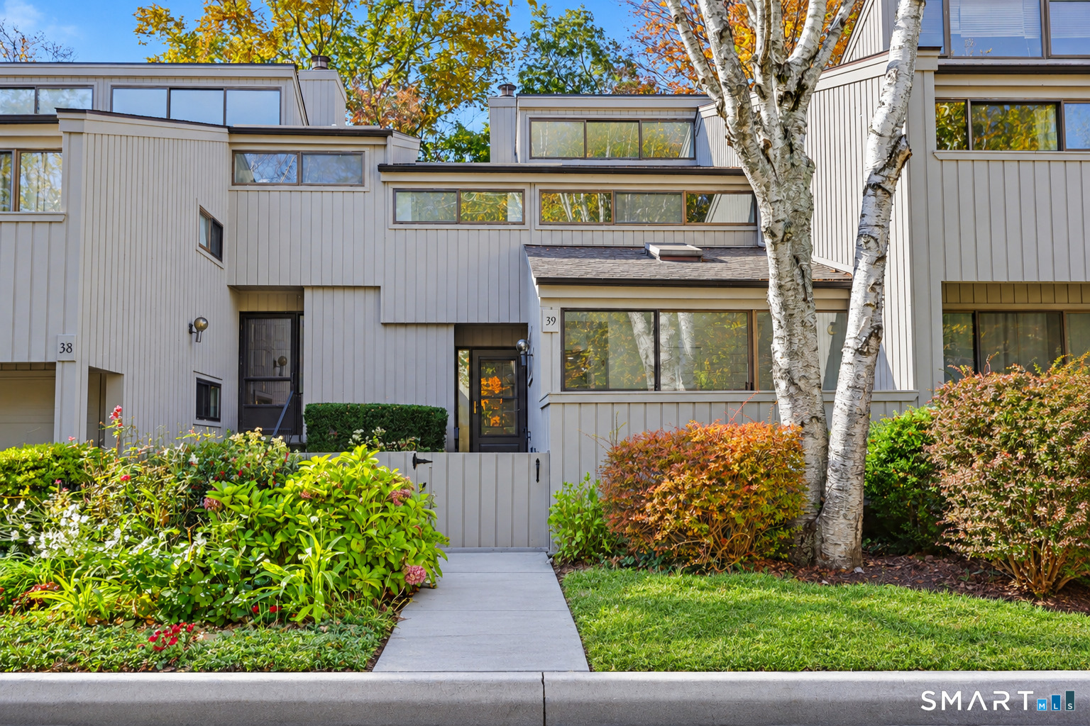 39 Whitney Glen — photo 1