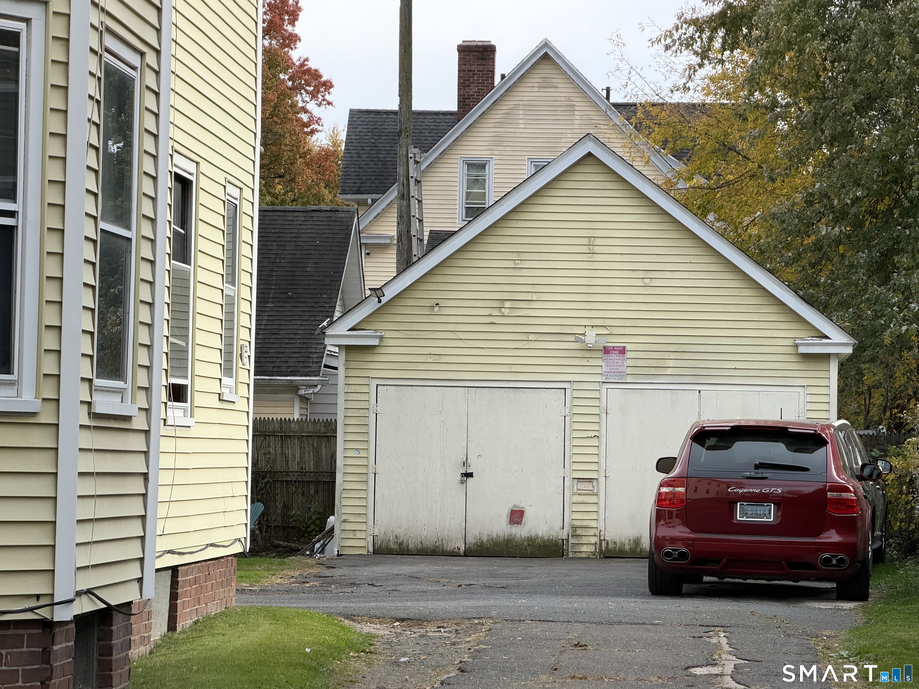 Photo 4 of House for sale at 141 Bond St, Hartford, CT 06114 | MLS# 24216801 | Listing updated on 2026-10-29
