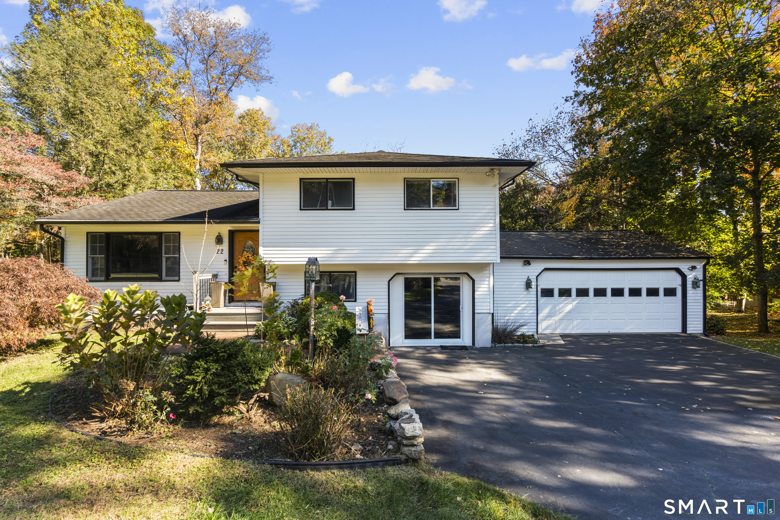 Photo 1 of Single family home for sale at 22 Algonquin Rd, Norwalk, CT 06851 | MLS# 24217349 | Listing updated on 2026-10-29