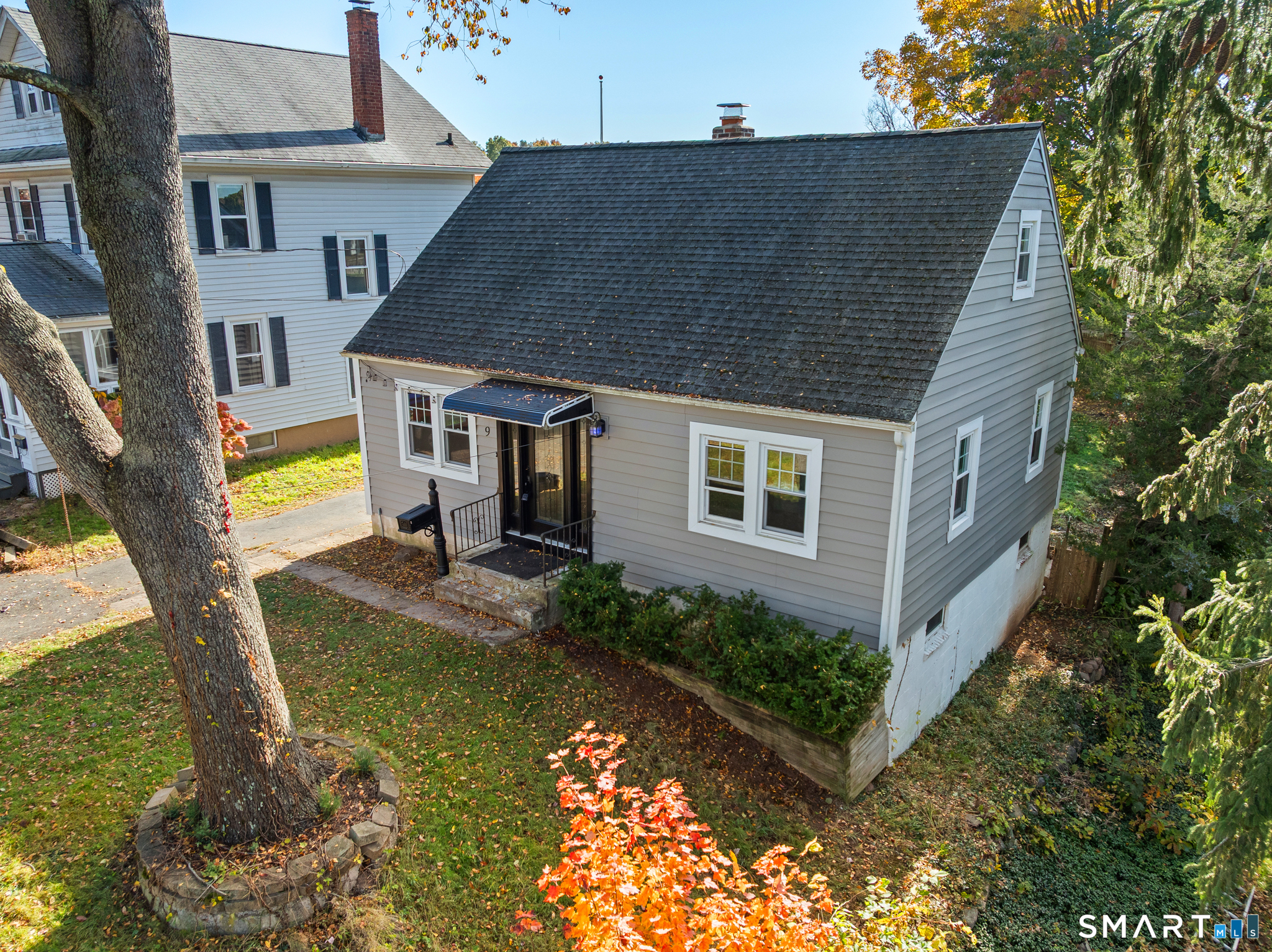 Photo 2 of Single family home for sale at 9 Magnolia Pl, Middletown, CT 06457 | MLS# 24217261 | Listing updated on 2026-10-29