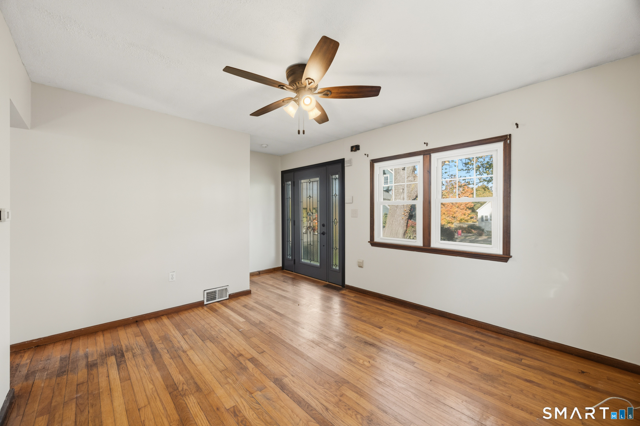 Photo 3 of Single family home for sale at 9 Magnolia Pl, Middletown, CT 06457 | MLS# 24217261 | Listing updated on 2026-10-29