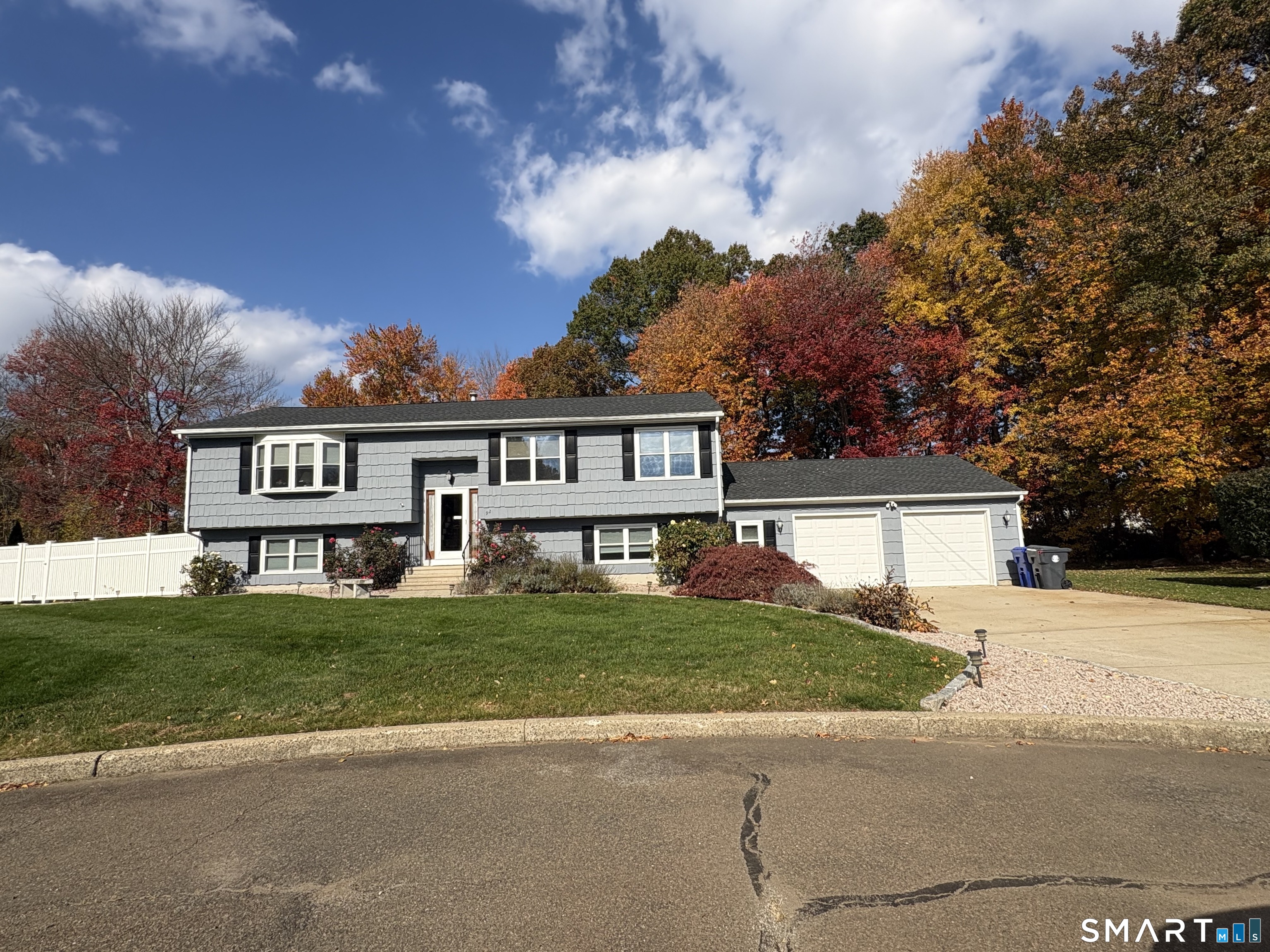 Photo 1 of Single family home for sale at 92 Kenwood Ln, Branford, CT 06405 | MLS# 24218143 | Listing updated on 2026-10-30