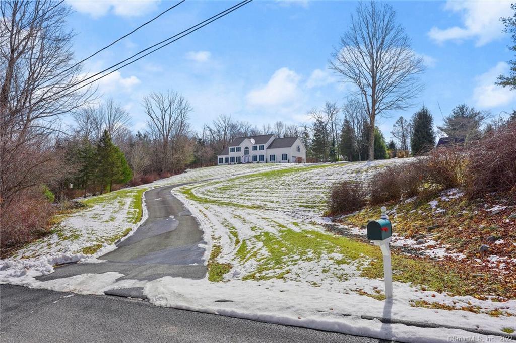 9 Newbury Road — exterior photo
