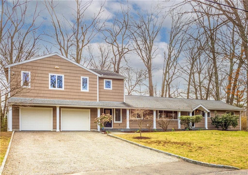4 Mohawk Drive — photo 1