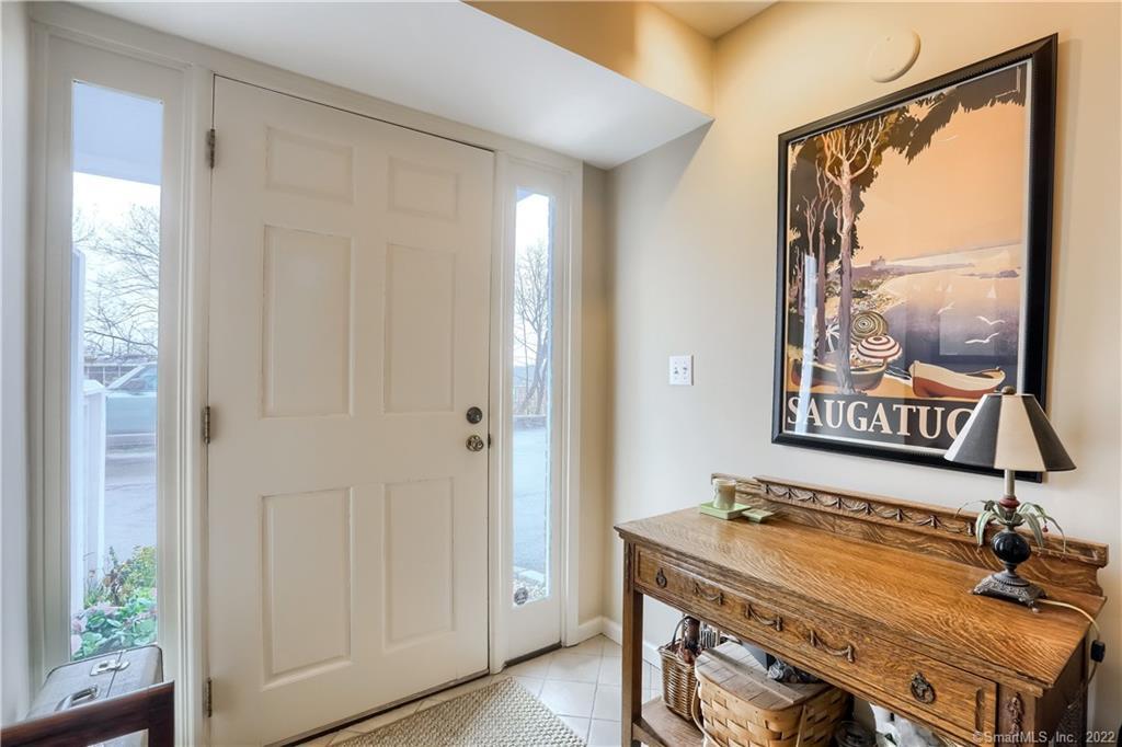 15 Ludlow Road, Unit B — exterior photo