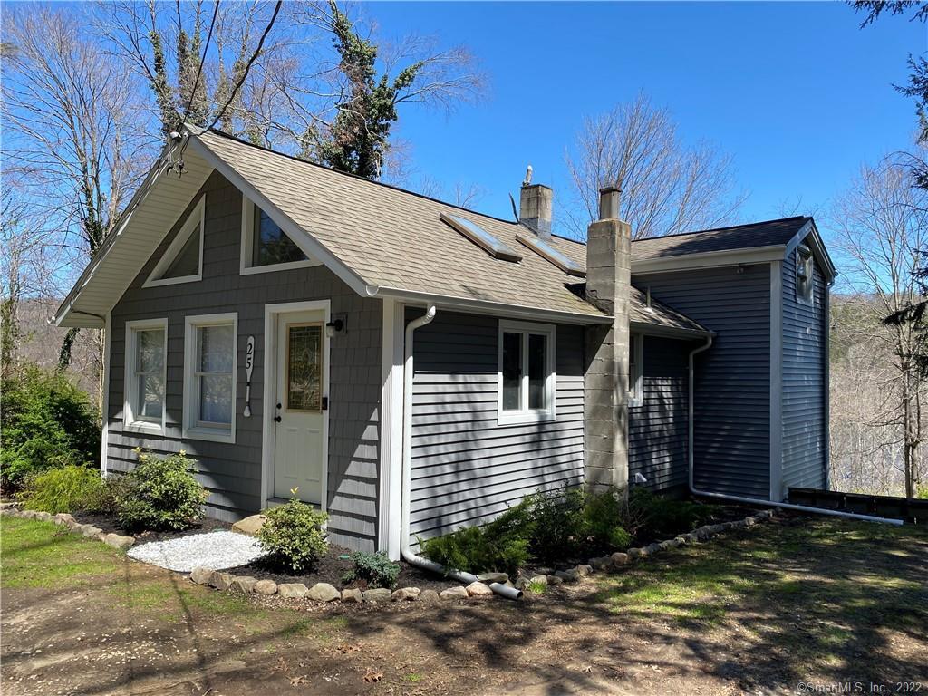 25 Round Hill Road — exterior photo