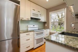 55 Woodland Place, Unit 8