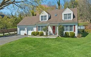 24 Coachlamp Lane