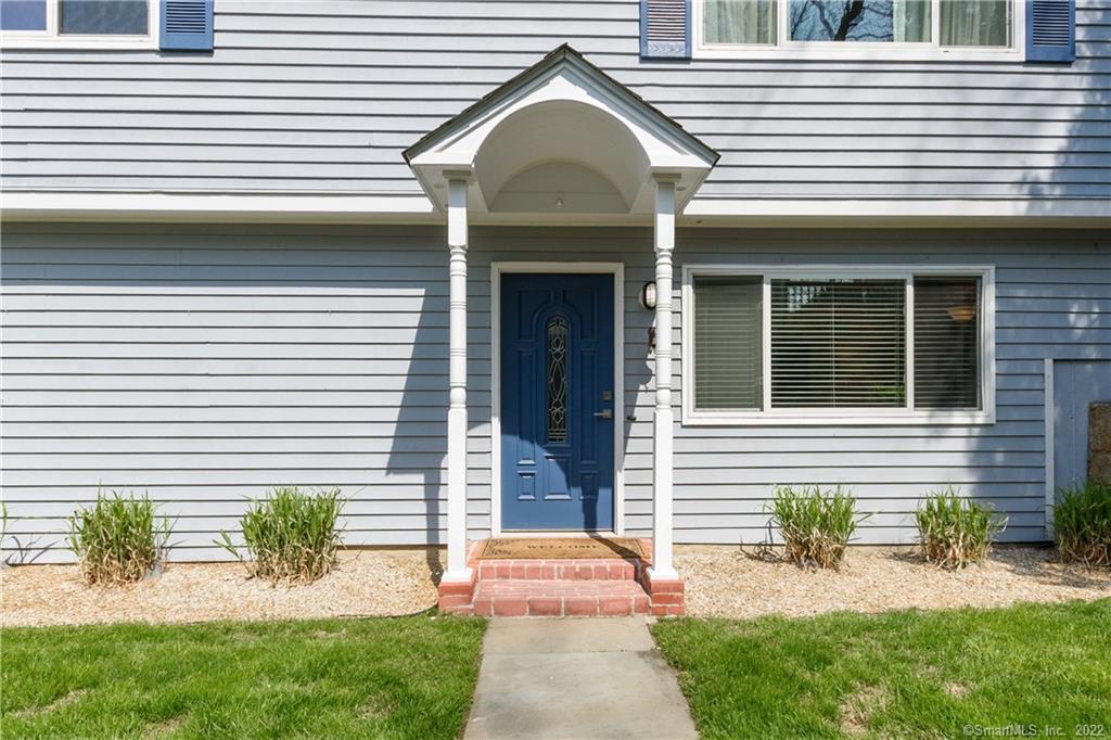 17 Sheila Court — photo 1