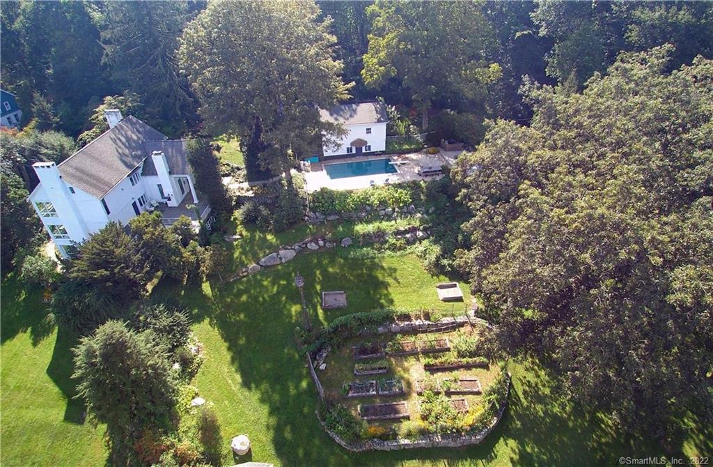 27 Redding Road — exterior photo
