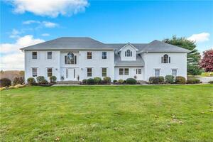 32 Edinburg Lane