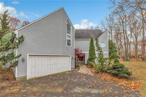 65 Hunting Ridge Road