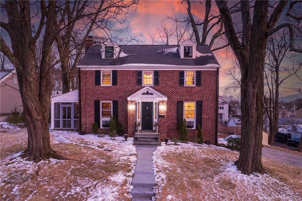 16 Lorena Street — photo 1