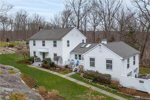 44 Ravenwood Drive