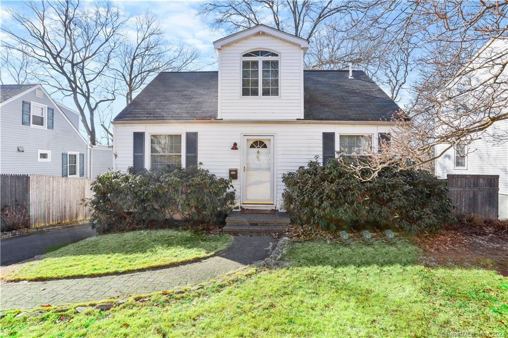96 Woodbury Avenue — exterior photo