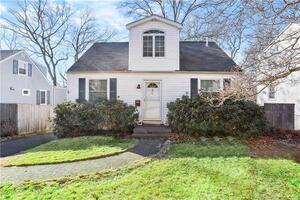 96 Woodbury Avenue