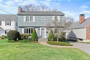 54 Woodbury Avenue