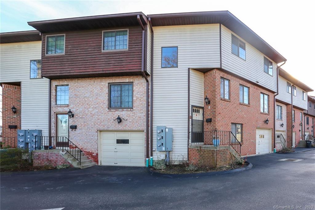 237 Strawberry Hill Avenue, Unit 11 — exterior photo