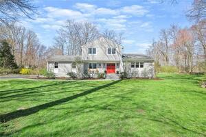 18 Old Lantern Drive