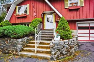 28 Hemlock Trail