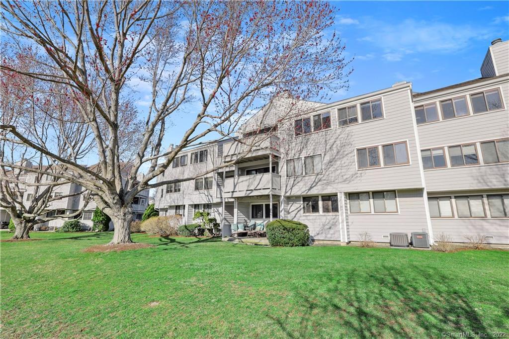 91 Rowayton Woods Drive — photo 1