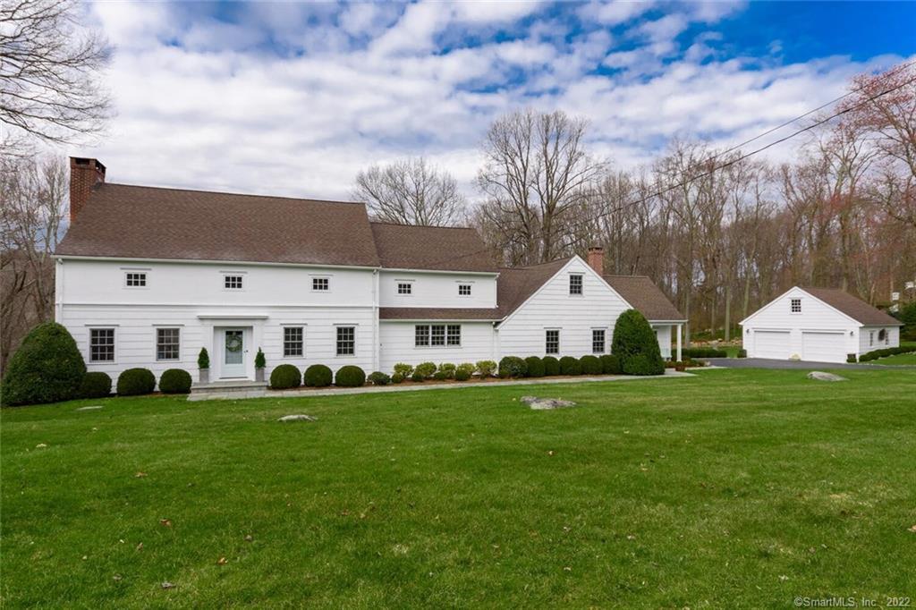 34 Topfield Road — exterior photo