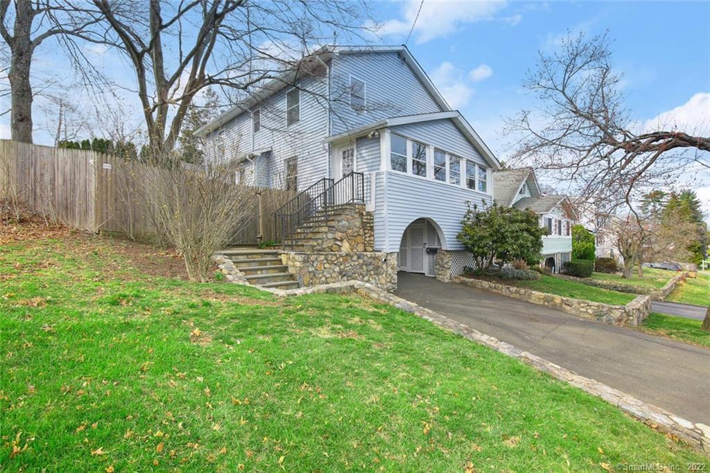56 Knickerbocker Avenue — exterior photo