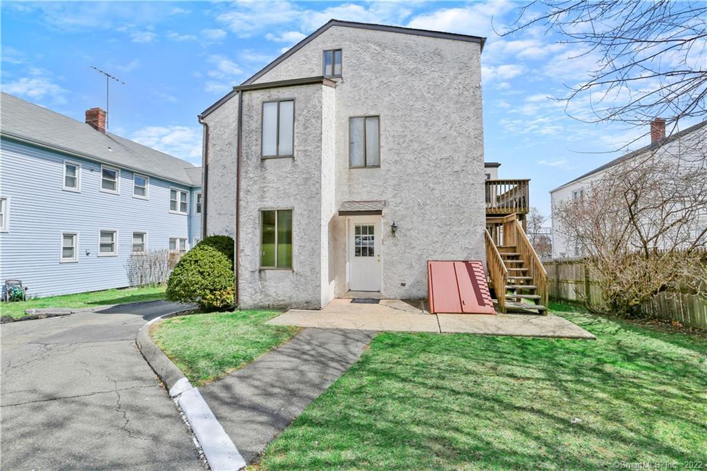 255 Strawberry Hill Avenue, Unit H1 — exterior photo