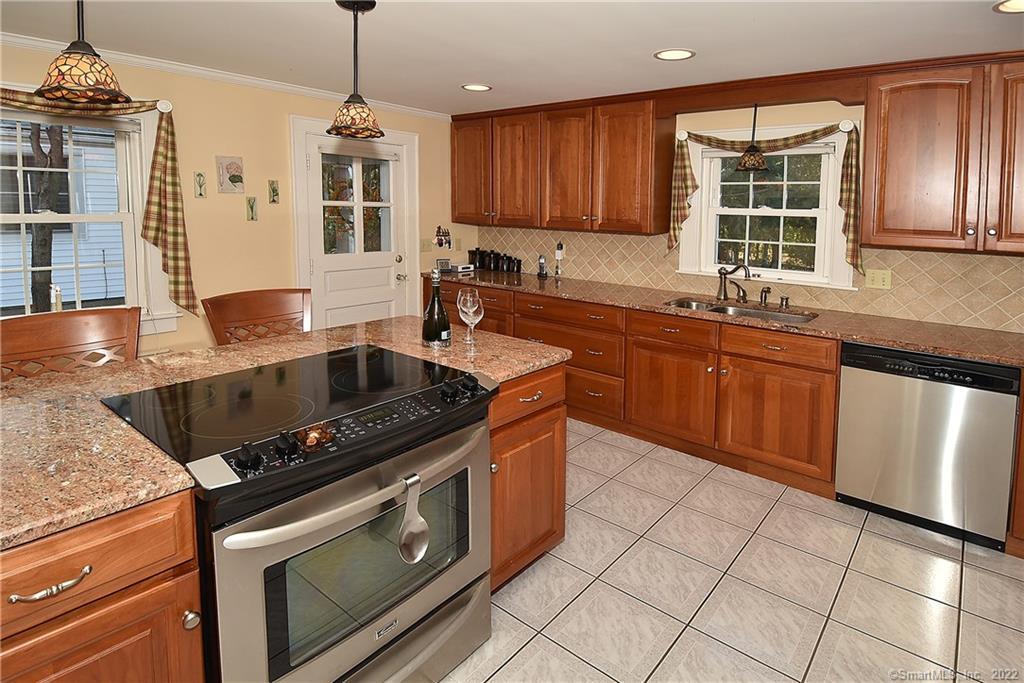 18 Bowers Street, Manchester, CT 06042 - Thumbnail 4