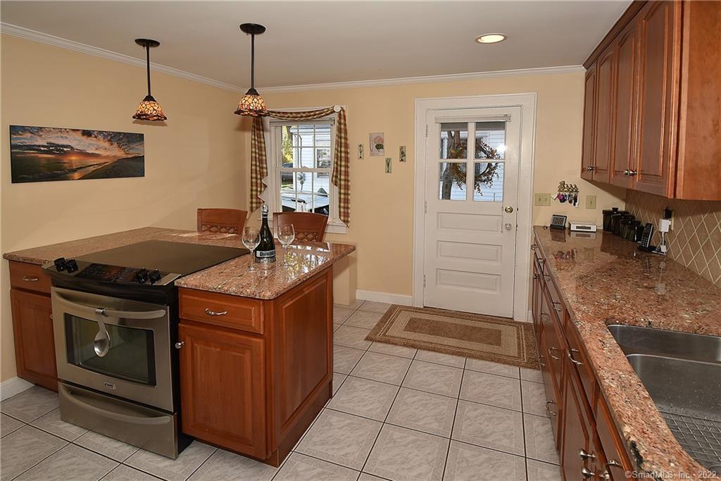 18 Bowers Street, Manchester, CT 06042 - Thumbnail 5