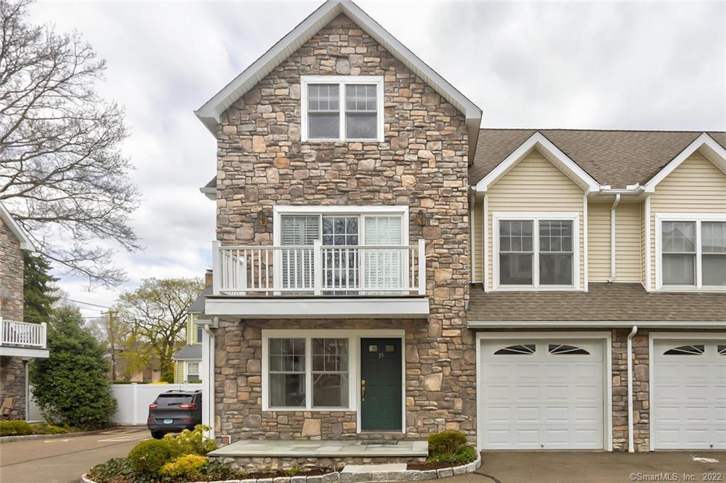 39 Maple Tree Avenue, Unit 19 — exterior photo