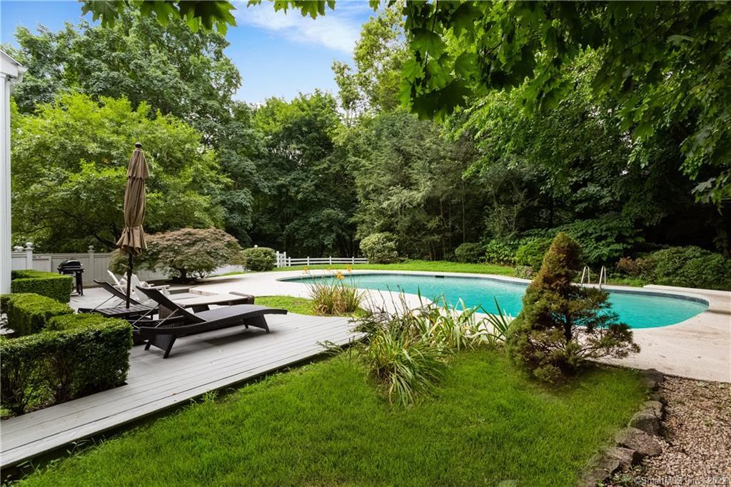 36 Locust Hill Road — exterior photo