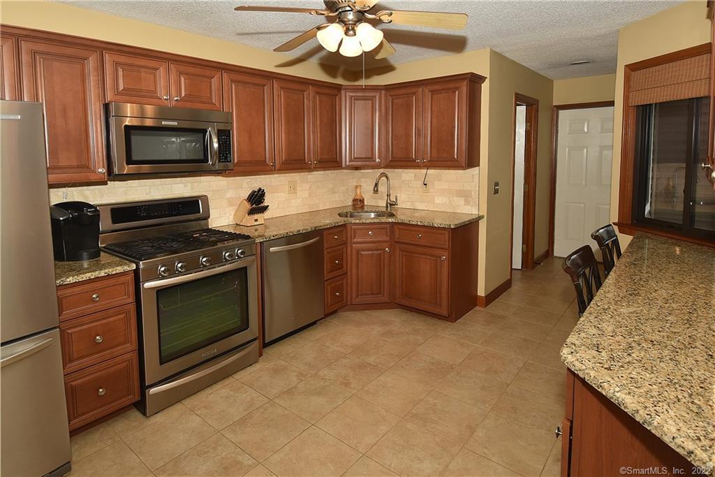1305 Mill Pond Drive, South Windsor, CT 06074 - Thumbnail 11